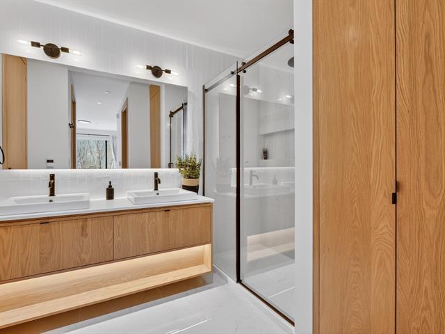 Ensuite bathroom
