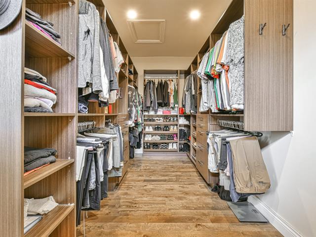 Walk-in closet