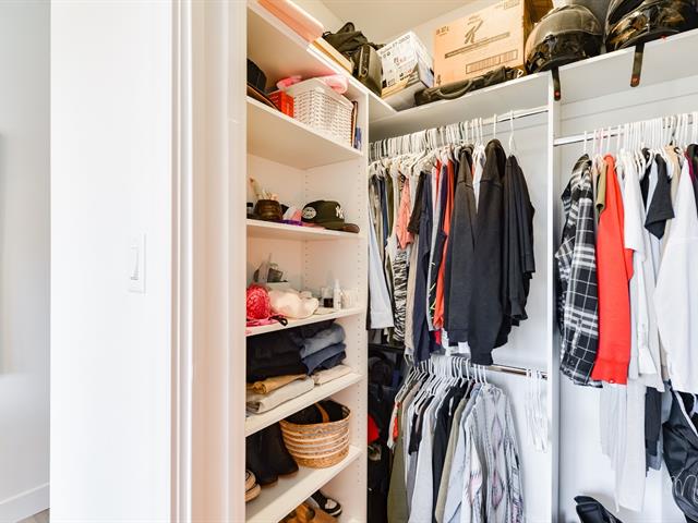 Walk-in closet