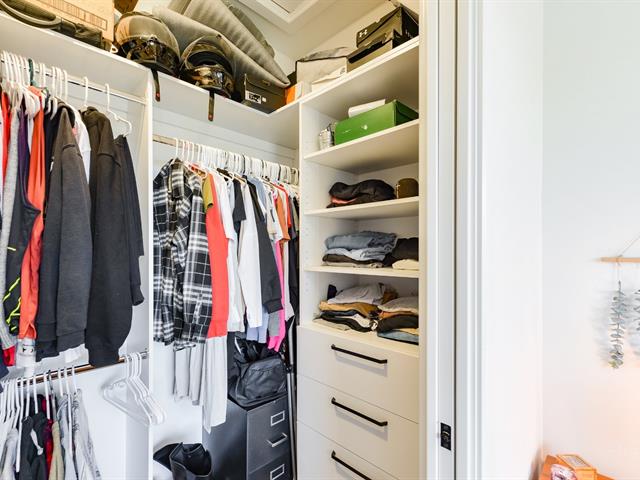 Walk-in closet