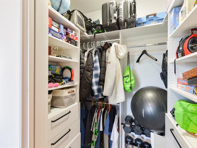 Walk-in closet