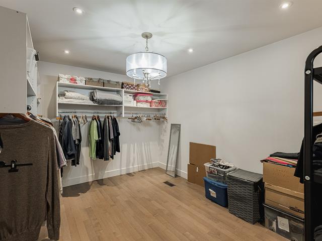 Walk-in closet