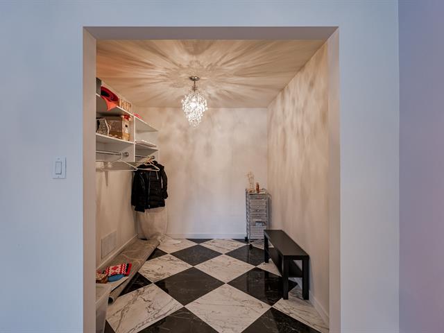 Walk-in closet