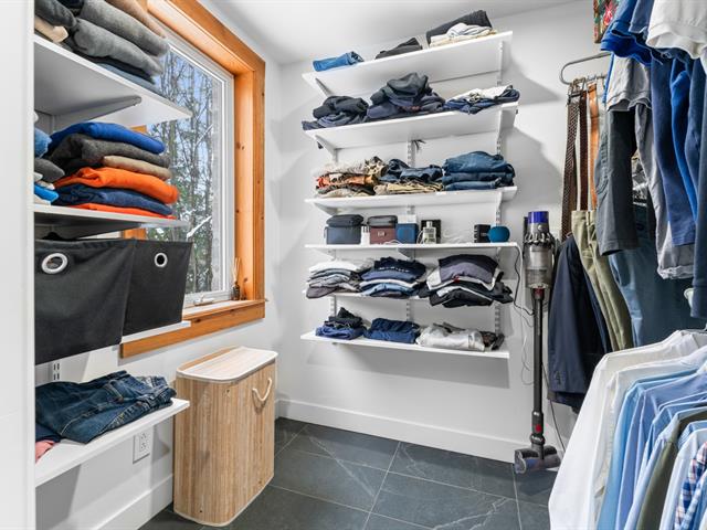 Walk-in closet