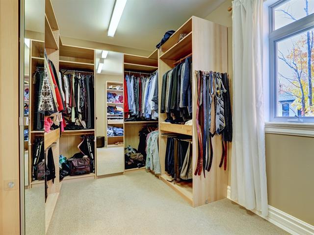 Walk-in closet