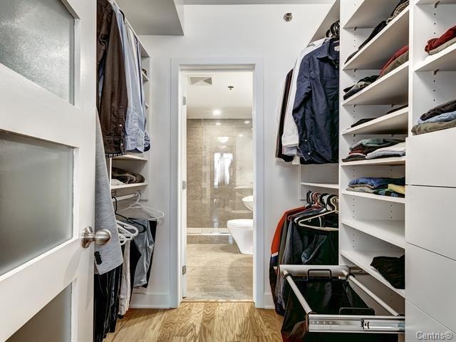 Walk-in closet