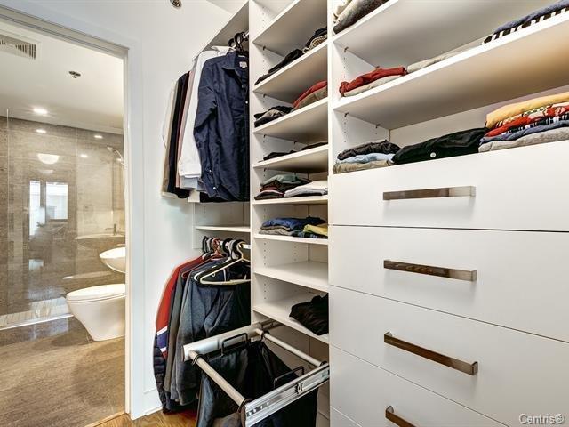 Walk-in closet