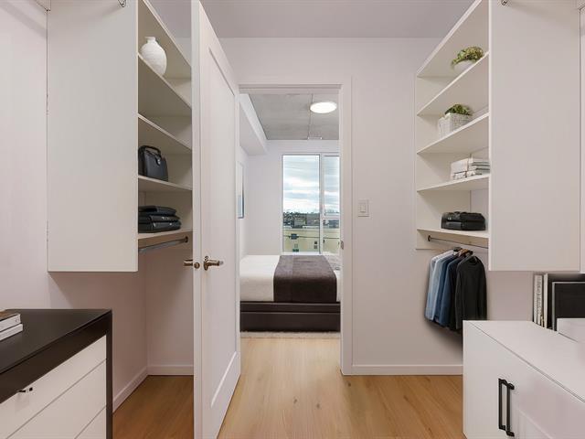Walk-in closet
