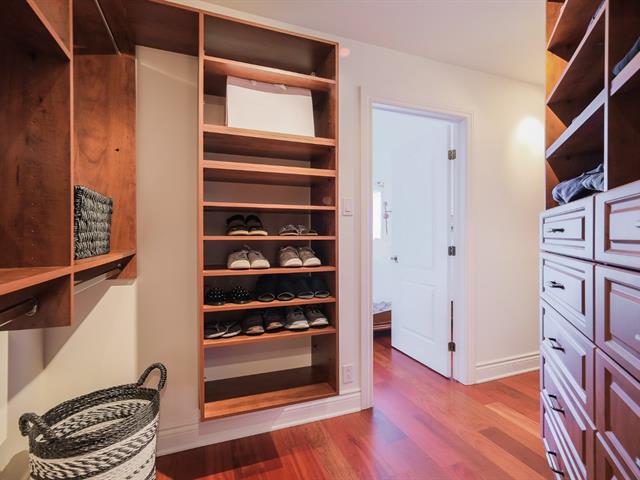 Walk-in closet