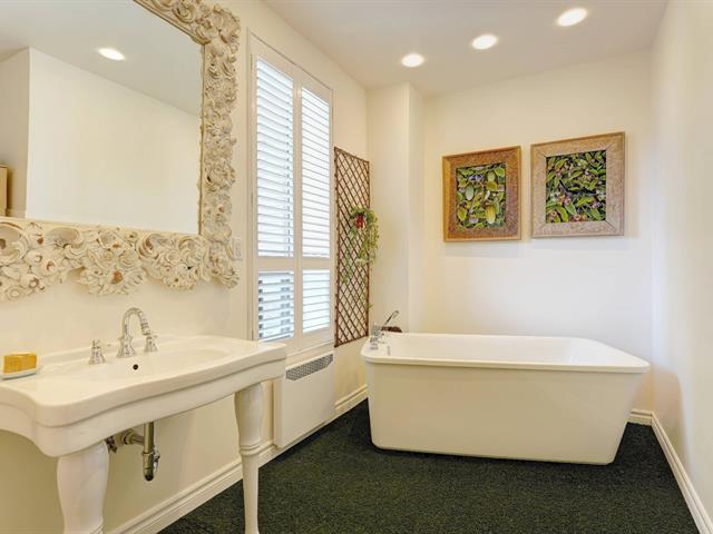 Ensuite bathroom