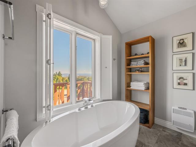 Salle de bains attenante à la CCP