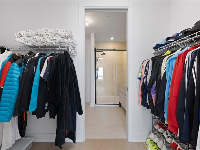 Walk-in closet
