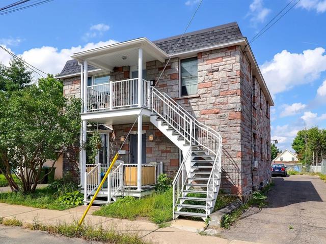 Triplex vendu, Sainte-Agathe-des-Monts