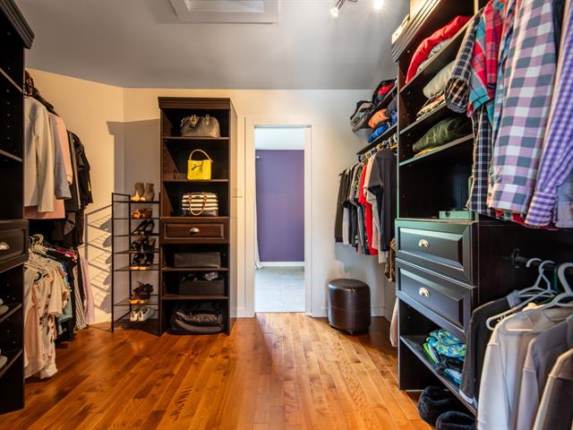 Walk-in closet