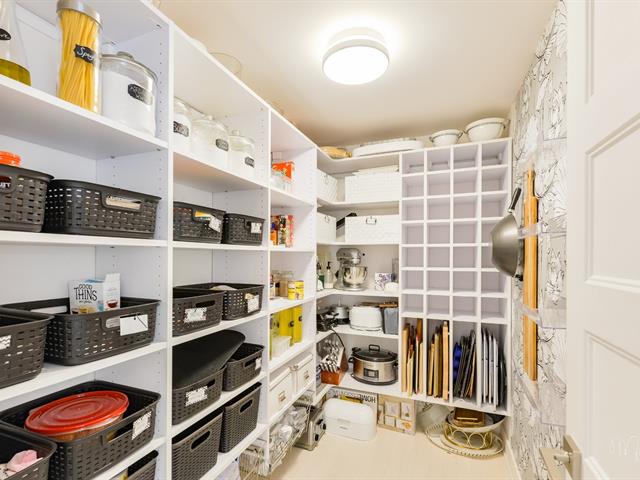 Walk-in closet