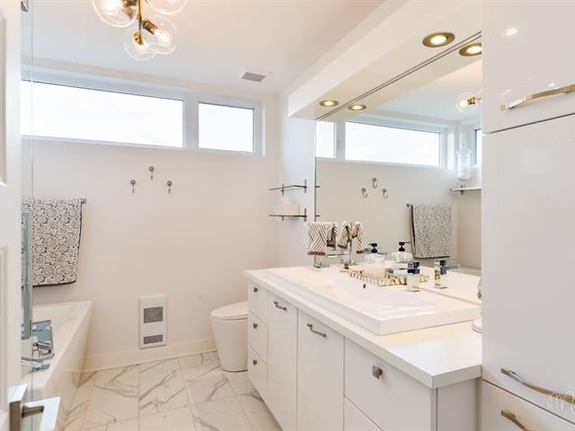 Ensuite bathroom