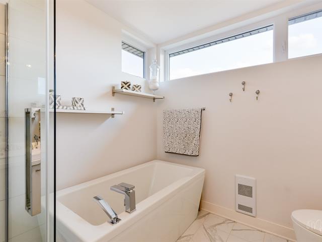 Ensuite bathroom