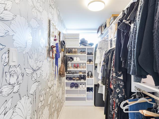 Walk-in closet