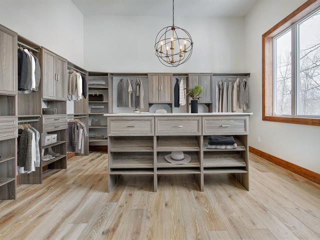 Walk-in closet