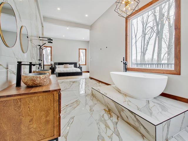 Ensuite bathroom