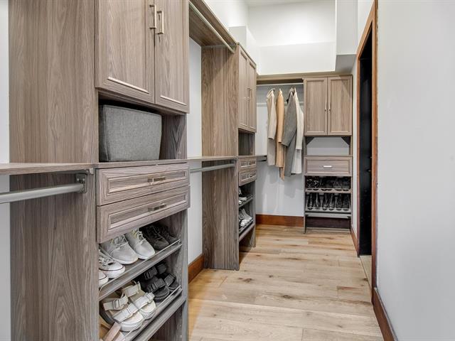 Walk-in closet