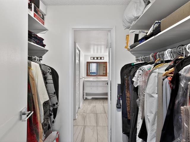 Walk-in closet