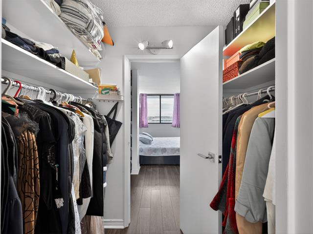 Walk-in closet