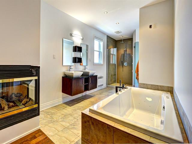 Ensuite bathroom