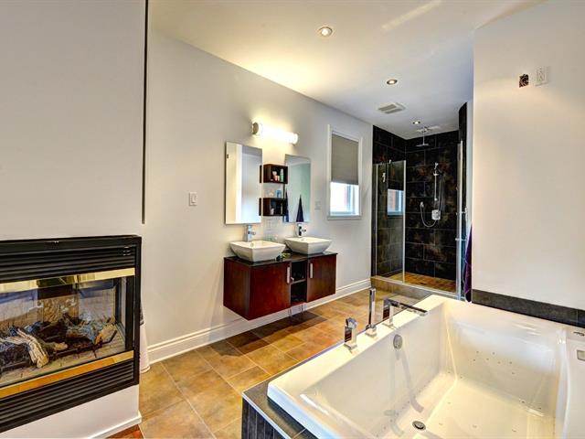 Ensuite bathroom