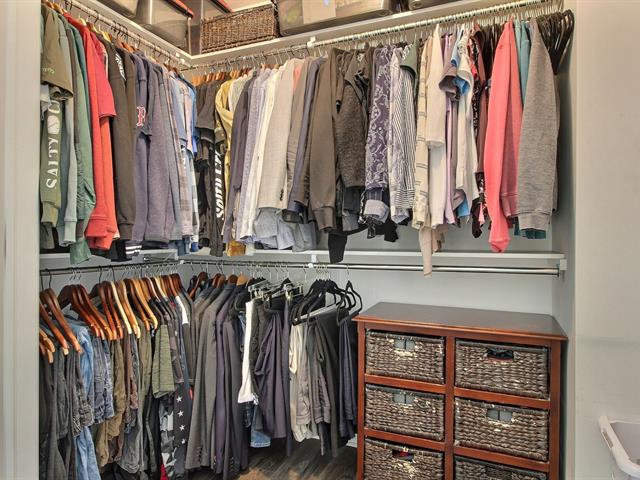 Walk-in closet