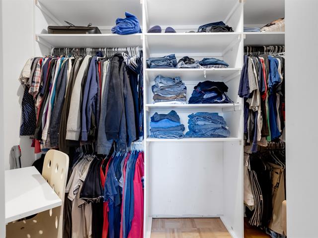 Walk-in closet