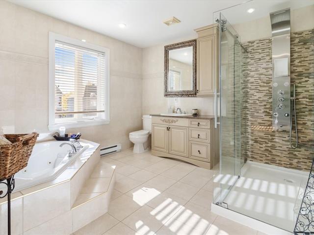 Maison à étages vendu, Laval (Sainte-Dorothée)