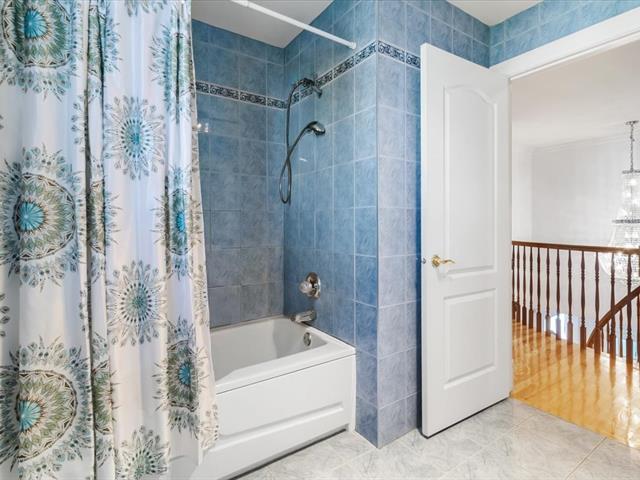 Maison à étages vendu, Laval (Sainte-Dorothée)