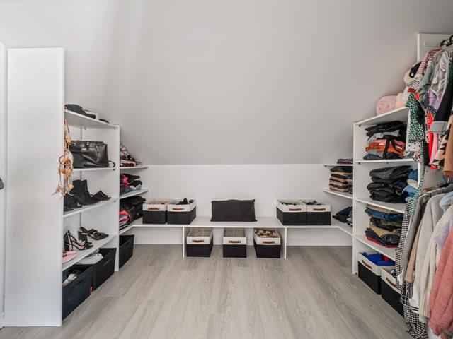 Walk-in closet