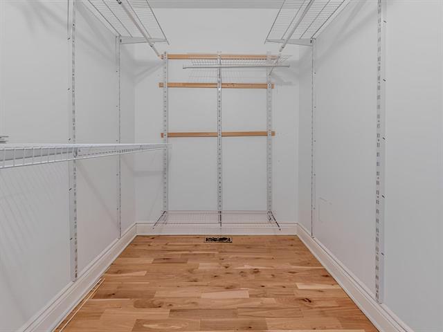 Walk-in closet