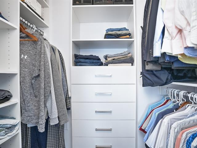 Walk-in closet