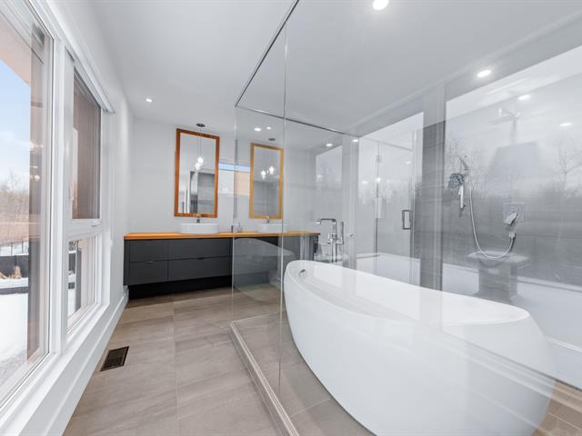 Ensuite bathroom