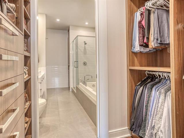 Walk-in closet