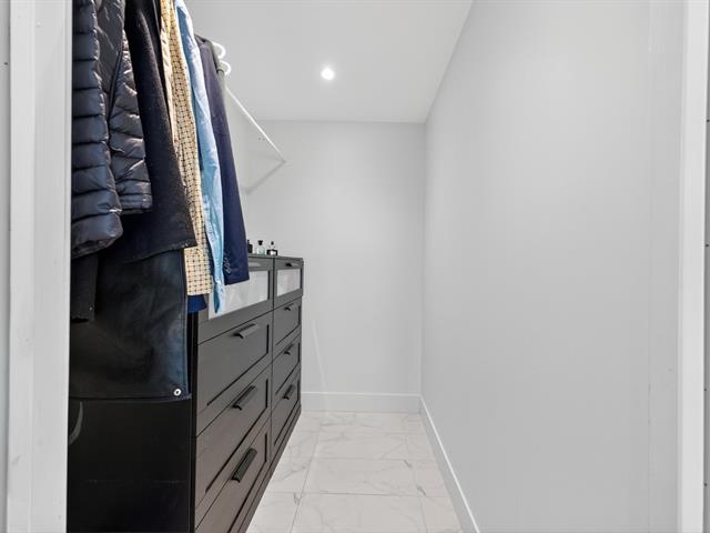 Walk-in closet