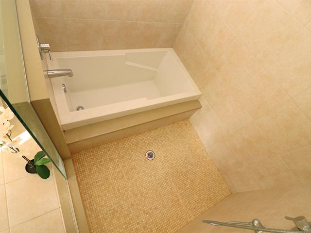 Salle de bains attenante à la CCP