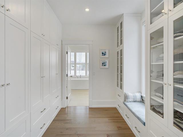 Walk-in closet