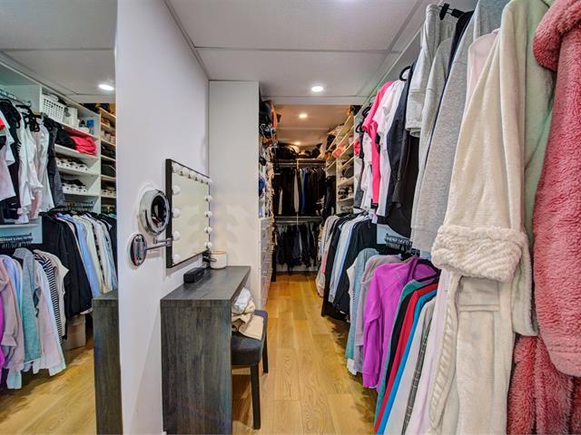 Walk-in closet
