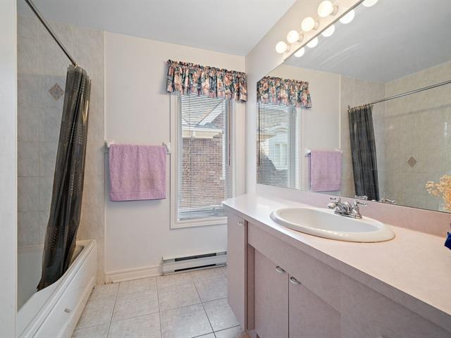 Two or more storey sold, Montréal (Saint-Laurent)
