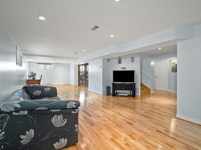 Two or more storey sold, Montréal (Saint-Laurent)