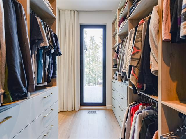 Walk-in closet