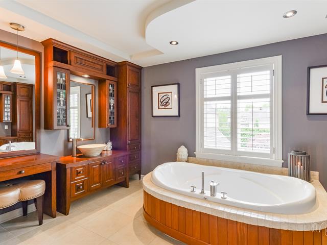 Ensuite bathroom