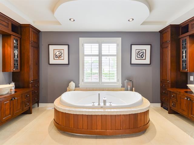 Ensuite bathroom