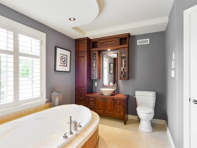Ensuite bathroom