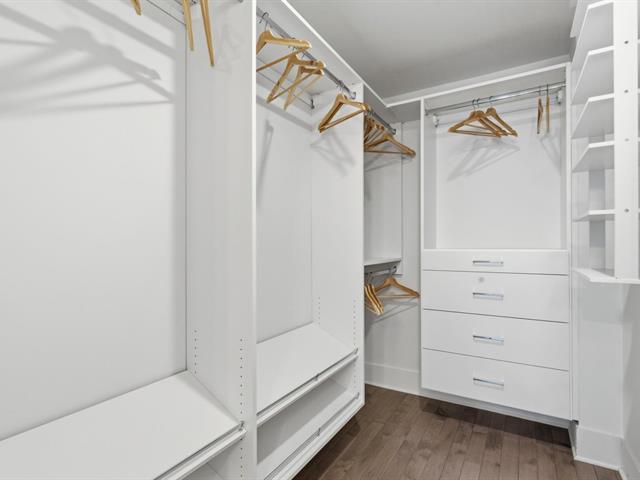 Walk-in closet