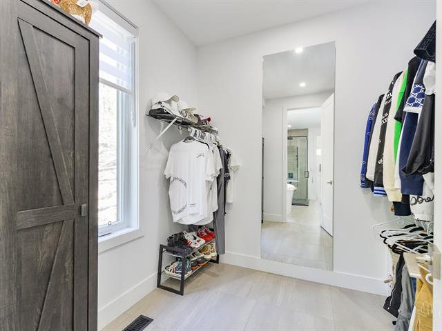 Walk-in closet